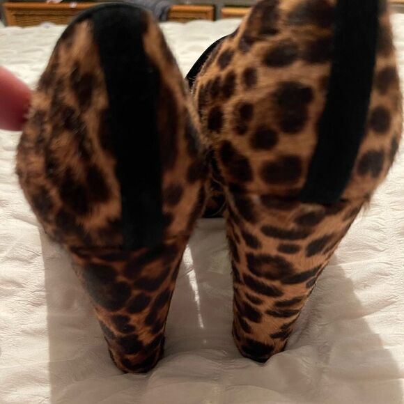 Stuart Weitzman Heels EUC  - Picture 5 of 7